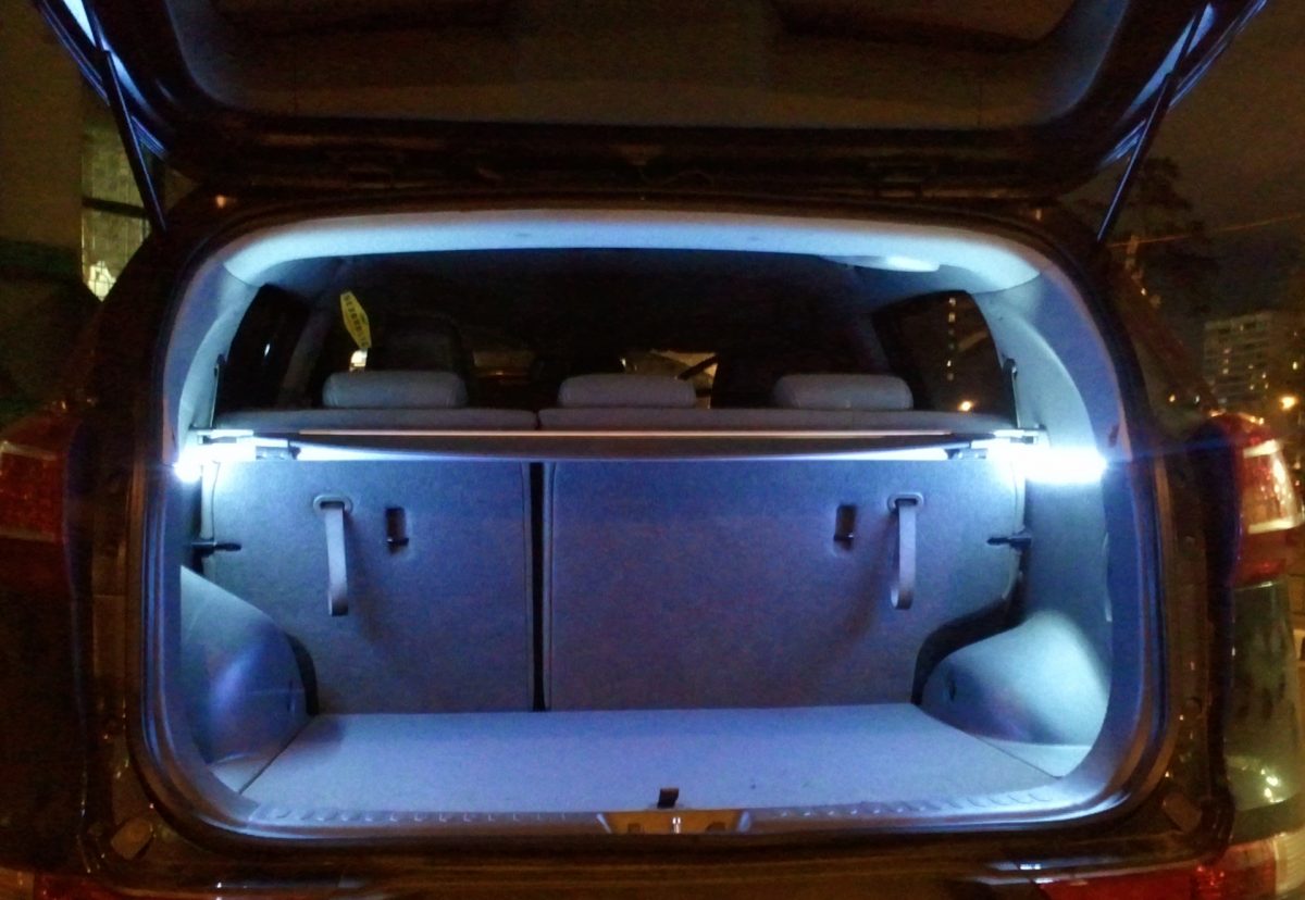 LED tira auto baten maletarrean: ikuspegi orokorra, aukeraketa, instalazioa