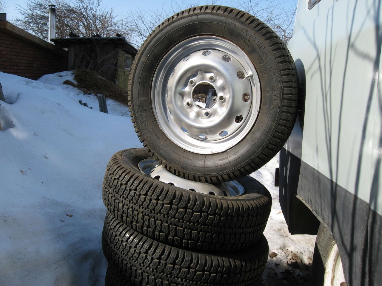 Tipos de pneumáticos de inverno "KAMA": pros e contras, comentarios do propietario