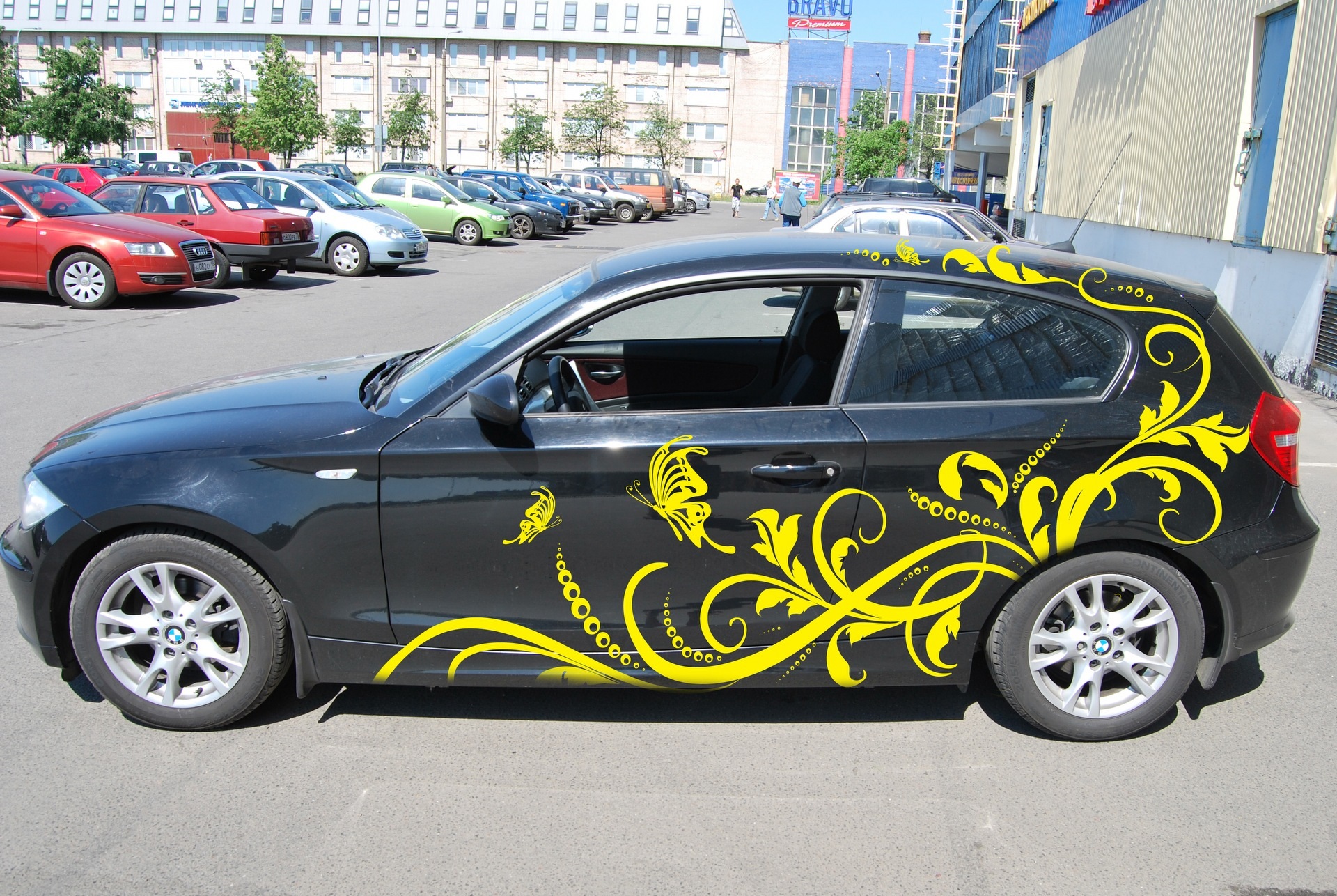 Vinyl car stickers, types and places of decoration, the best manufacturers