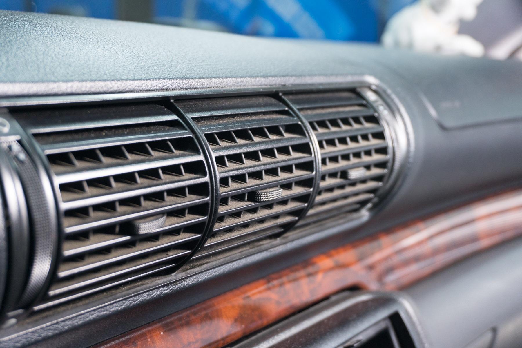 Kako očistiti deflektor automobila od prašine: metode i sredstva za obradu