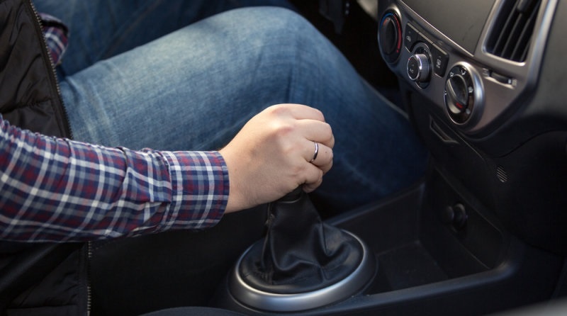 10 вредных привычек в машине, из-за которых чаще ездишь к механику