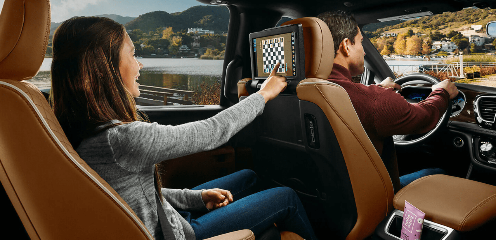 2022 m. „Chrysler Pacifica“ dabar siūlo „Amazon Fire TV“, skirtą „Backseat Cinema“.