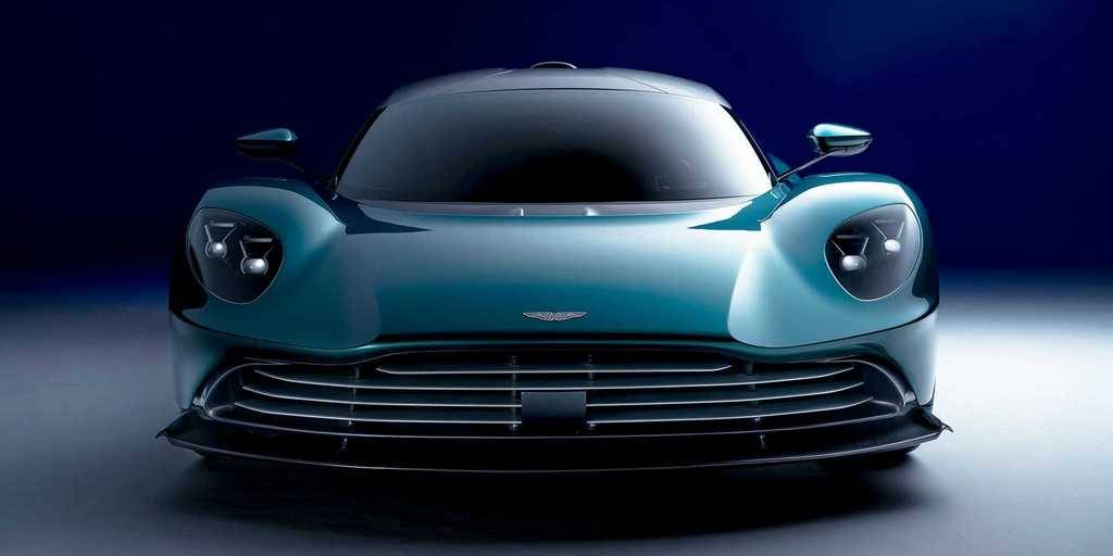 „Aston Martin“ paskelbė, kad 2024 m. bus hibridinis, o 2030 m. – visiškai elektrinis.