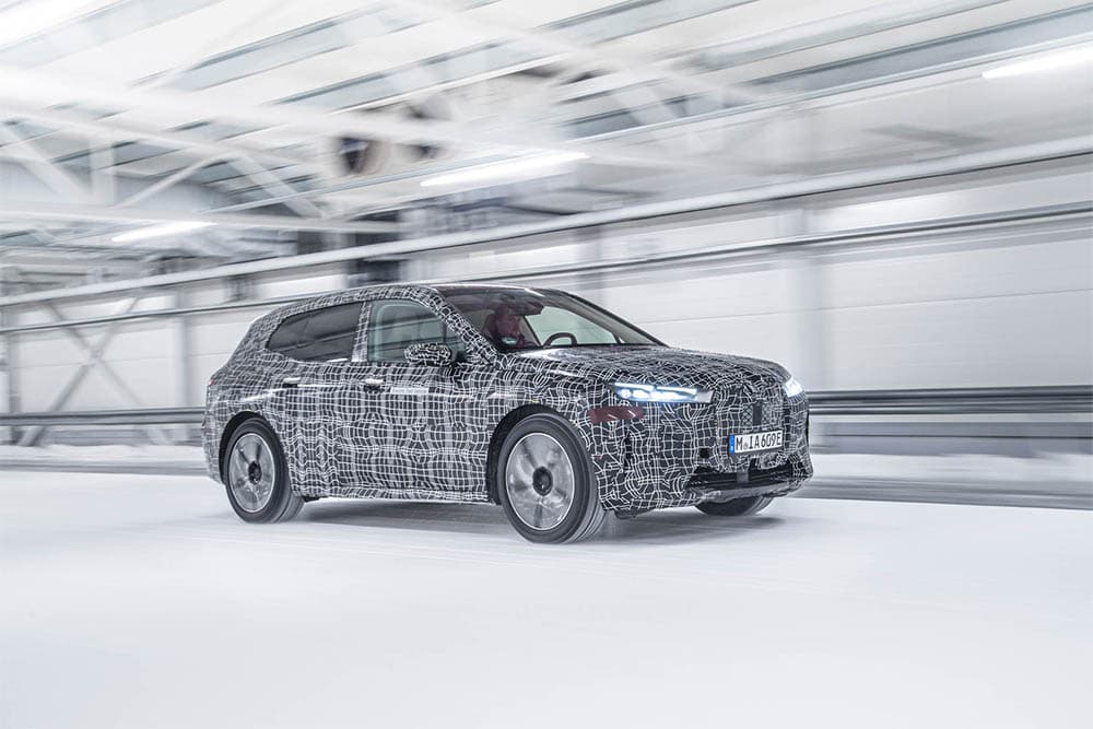 De BMW iX bewijst dat elektrische voertuigen ook onder extreme klimatologische omstandigheden kunnen worden getest.