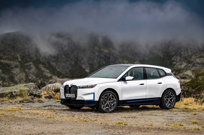 BMW predstavio novi električni SUV iX xDrive50 za 2022