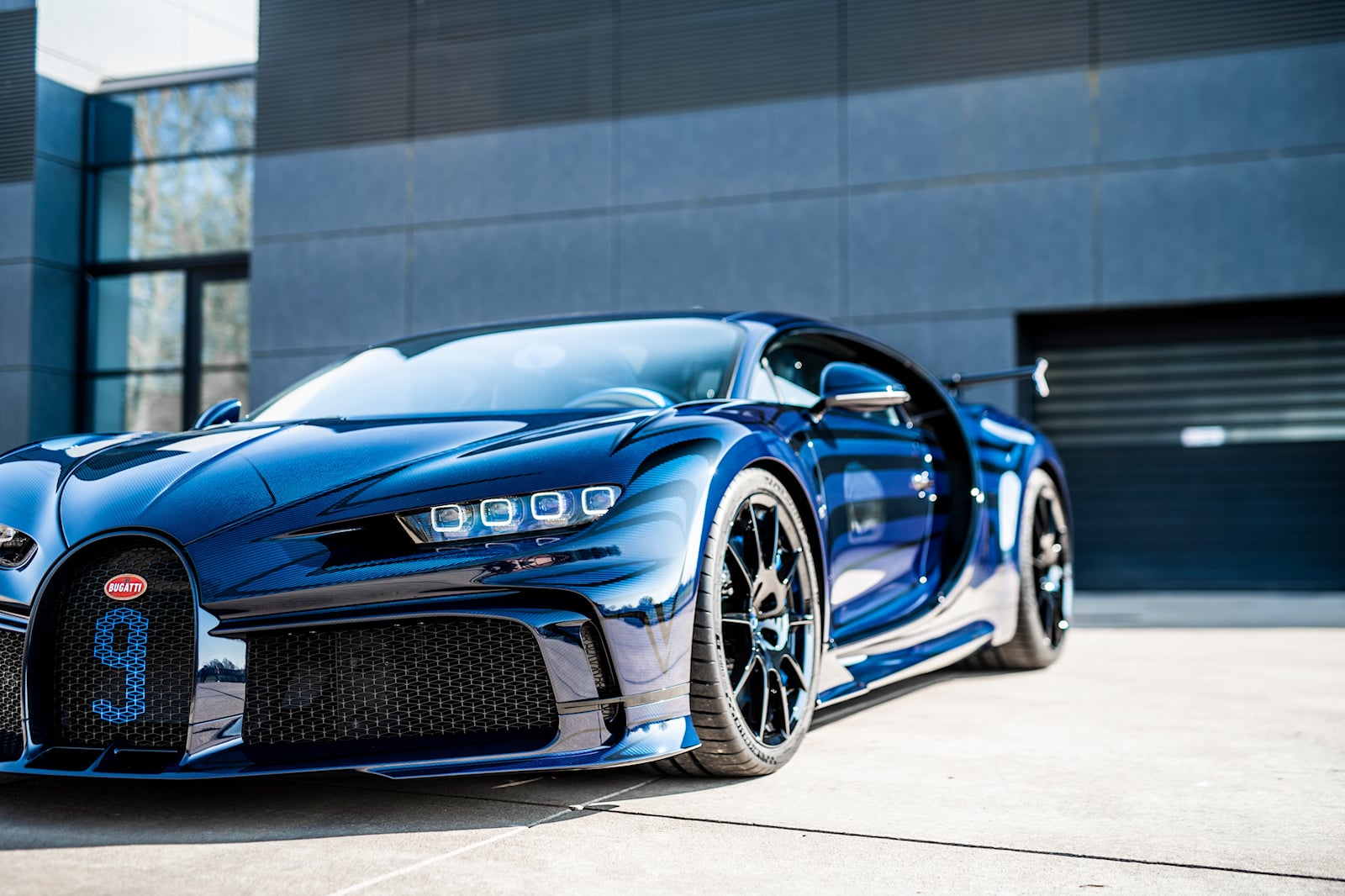 Bugatti представляет 2 новых творения Chiron Sur Mesure