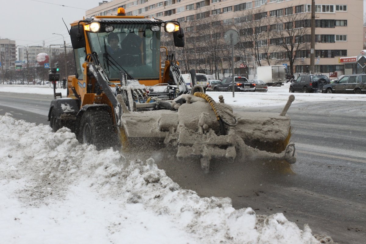 Чем зимой посыпают дороги? Какие реагенты используются в России?