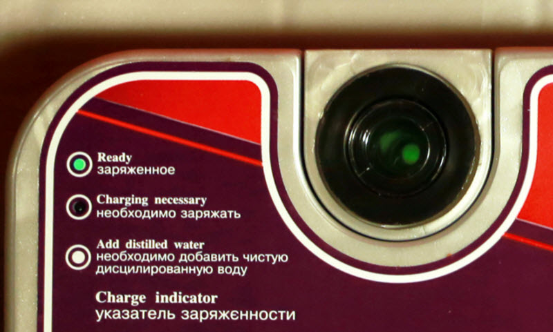 Что означает глазок на аккумуляторе: черный, белый, красный, зеленый