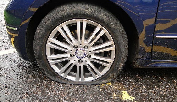 What happens if I drive with a flat tire? - AvtoTachki