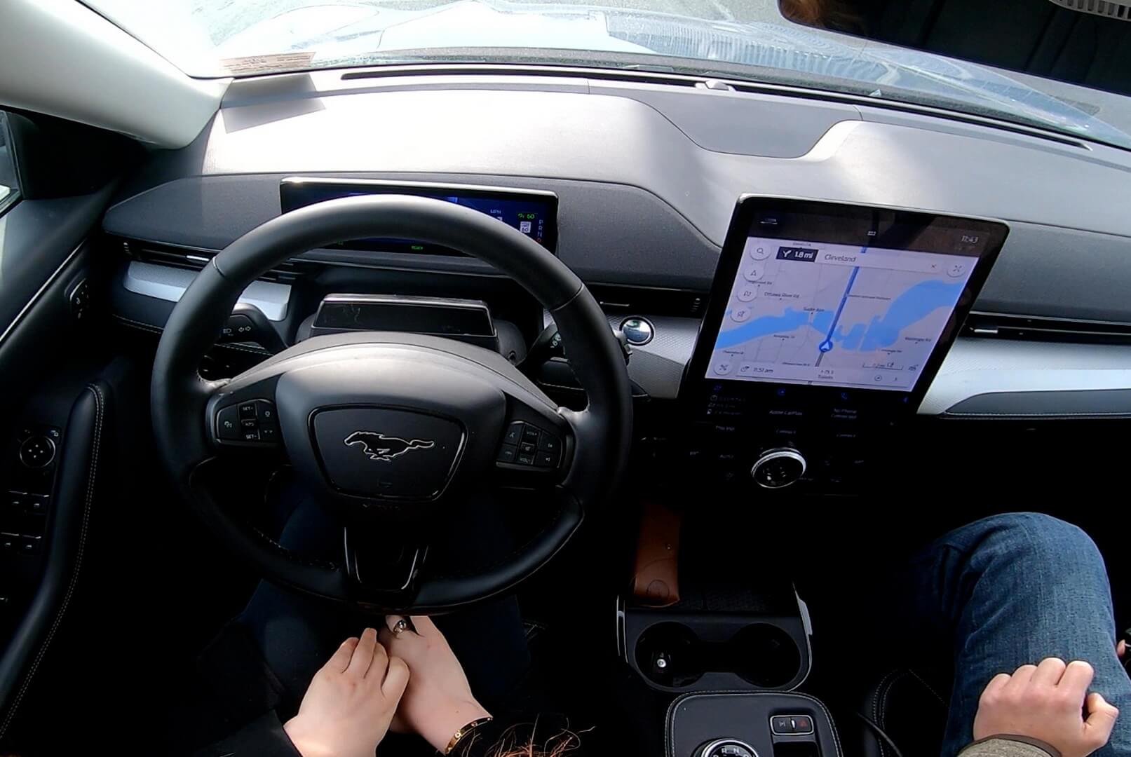 Blue Cruise เทคโนโลยีใหม่ของ Ford สำหรับการขับขี่แบบแฮนด์ฟรีคืออะไร และทำงานอย่างไร