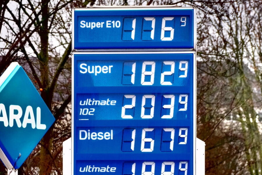 Цены на бензин снова растут: сколько будет стоить заправить бак этим летом?