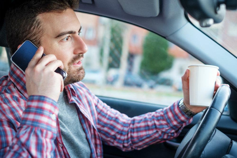 Estas son las multas en cada estado por usar tu teléfono mientras conduces.