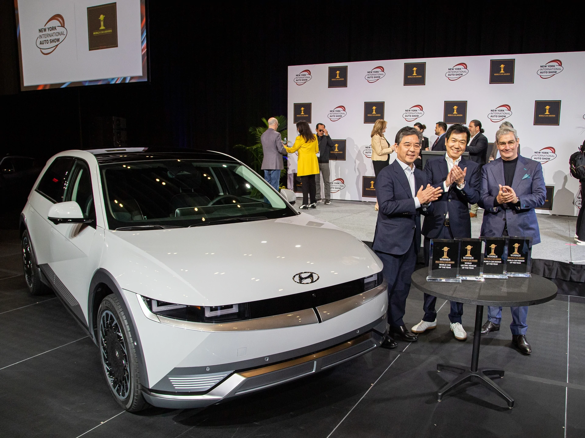 Hyundai Ioniq 5 ওয়ার্ল্ড কার অ্যাওয়ার্ডে 2022 সালের সেরা গাড়ি জিতেছে।