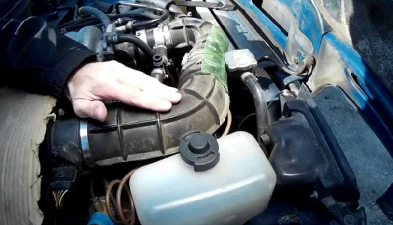 What causes the radiator to be cold and the engine to be hot
