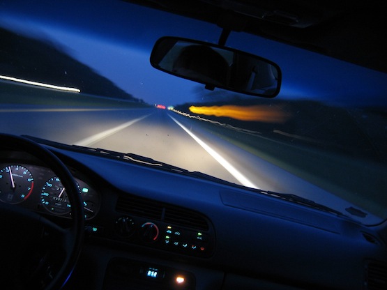 Как ездить ночью за рулем автомобиля