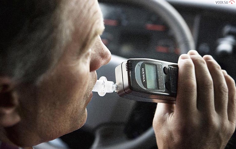 用於駕駛員出行前檢查的呼氣分析儀：特性和型號