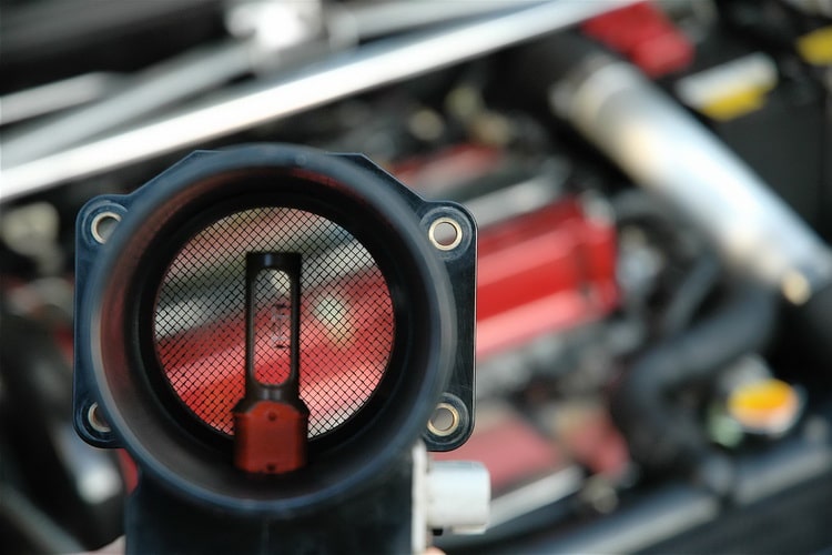 Kako provjeriti senzor protoka zraka (MAF) motora: 5 dokazanih metoda