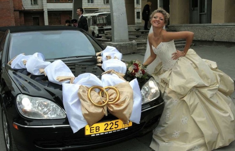 Как украсить свадебную машину своими руками