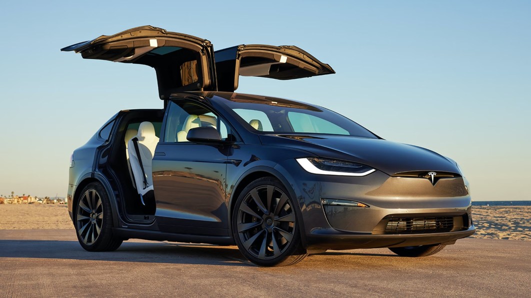 Tesla Model 3 2022: Najbolji kompaktni automobil za kratke vozače
