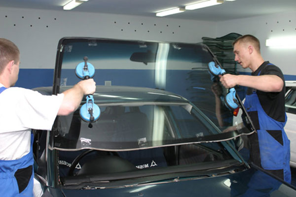 Как заменить лобовое стекло в гаражных условиях