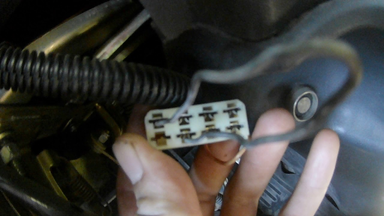 Cum se îndepărtează vopseaua veche de pe metalul mașinii utilizând un agent de îndepărtare: lichid, gel, aerosol