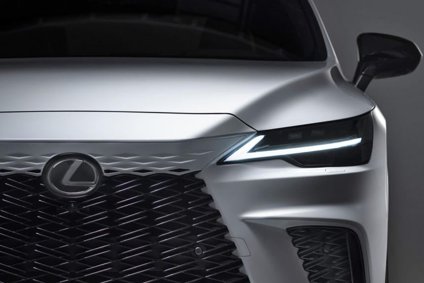 Lexus RX 2023 tiek prezentēts pirms debijas 31. maijā.