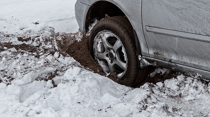 Sådan kører du med flade dæk i sneen