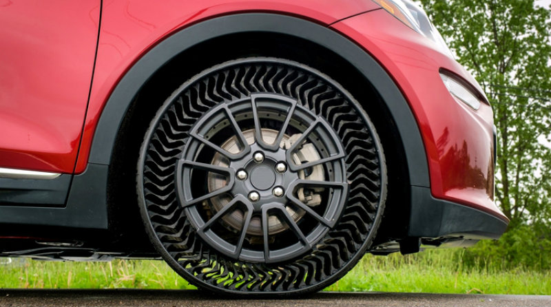 Michelin Uptis - le nouveau pneu qui n'éclatera jamais