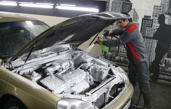 Why it is good and necessary to wash the car engine and how to do it right