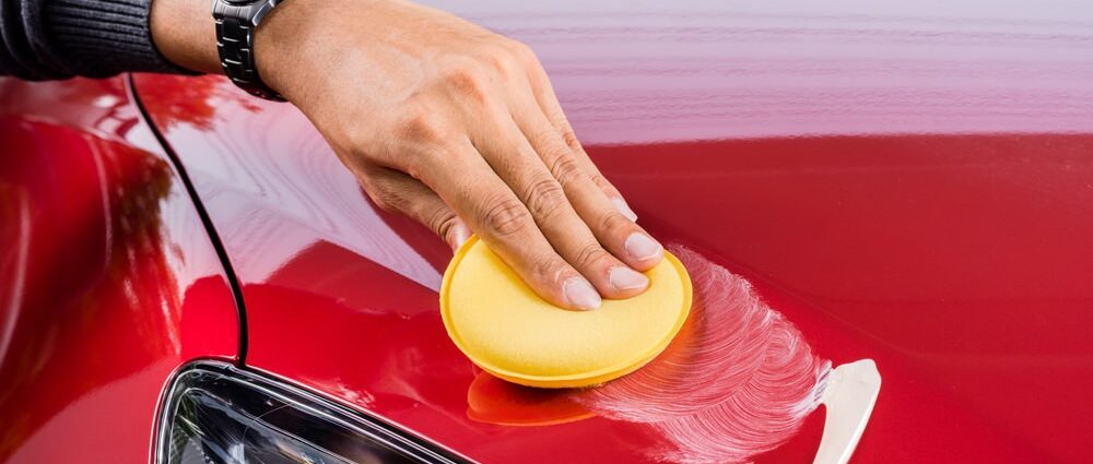 Mengapa sebaiknya wax mobil Anda sebelum musim dingin?