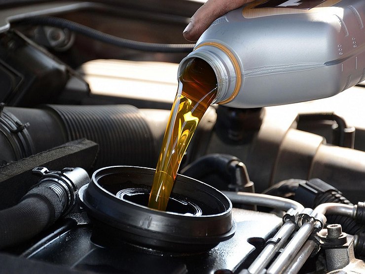 Por qué necesitas un aceite más espeso para tu coche en verano