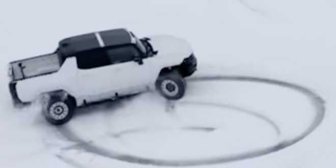 Tingali kumaha pikap GMC Hummer EV ieu ngadamel donat dina salju (video)