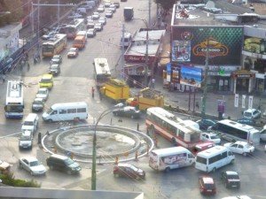 Проезд перекрестков с круговым движением – смотрим на знаки