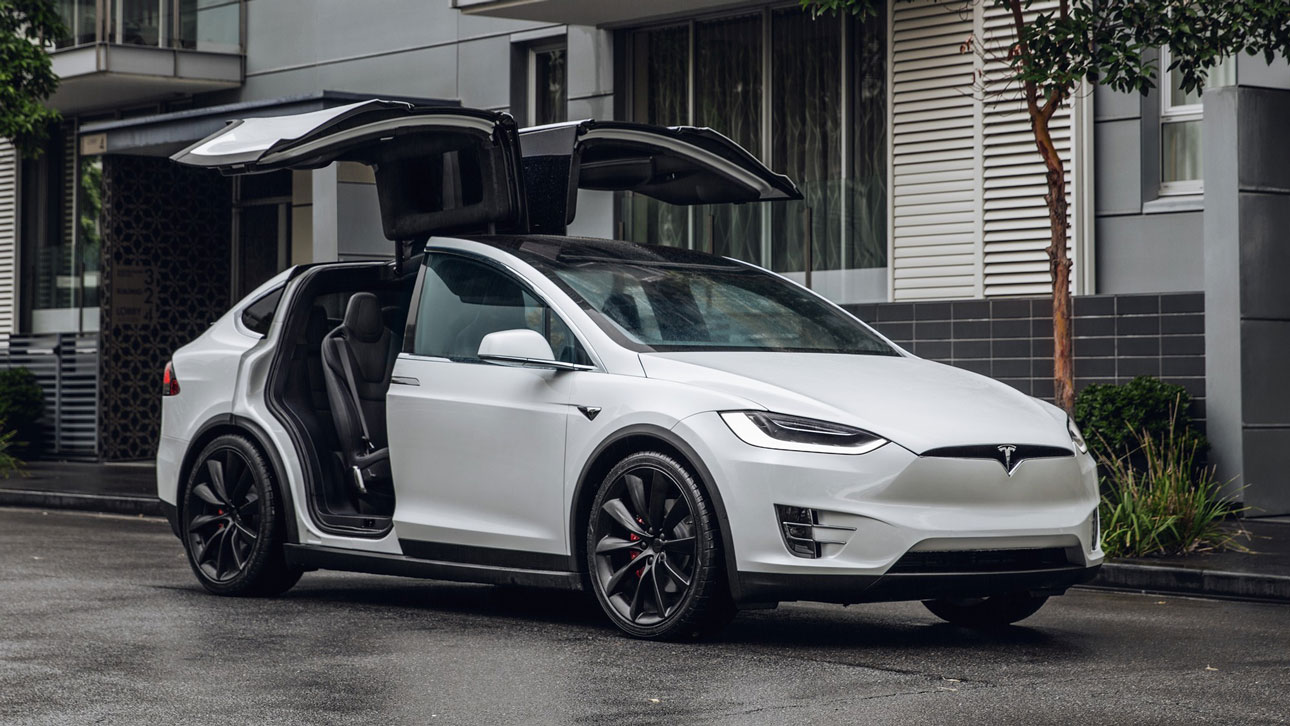 Tesla адклікае больш за 7,000 аўтамабіляў Model X з-за ненадуваемых падушак бяспекі
