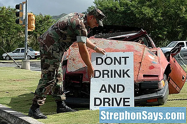 Guidare "ubriaco" o "sotto l'influenza"? Qual è la differenza tra DWI e DUI per legge