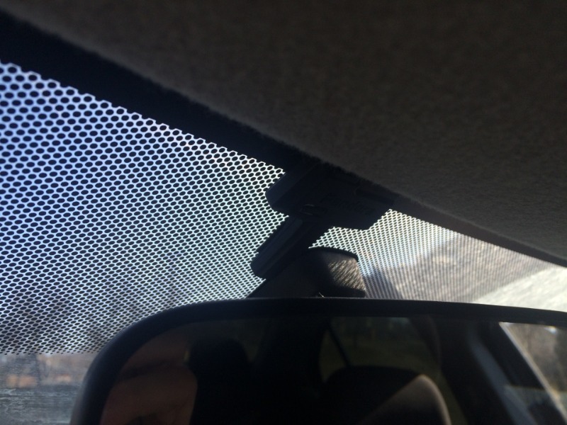 Зачем нужны черные точки по краям стекла автомобиля