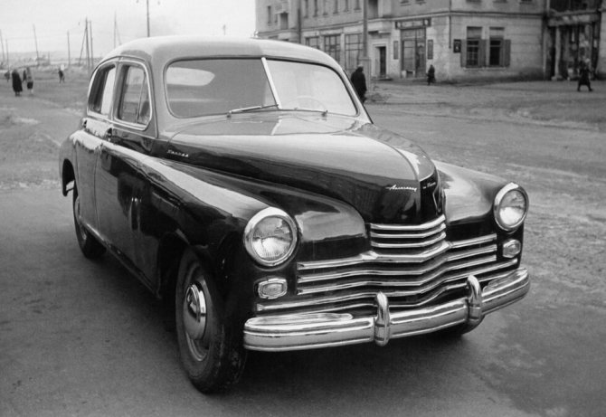 18.09.1955 | Ford gefur út 8 milljónustu VXNUMX vélina