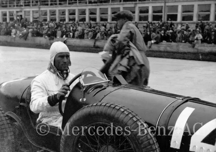 8.06.1948 июня  г. | Первый автомобиль Porsche покидает завод