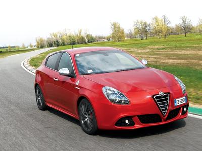 Alfa Romeo Giulietta - beth ydyw mewn gwirionedd?