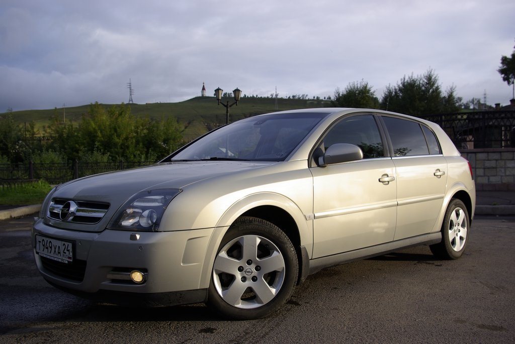 Opel Signum ကို သုံးထားသည် - Vectra ကဲ့သို့ ဖြစ်သော်လည်း၊