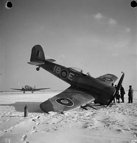 Боевые действия Hawker Typhoon: 1942-1943 гг. 2