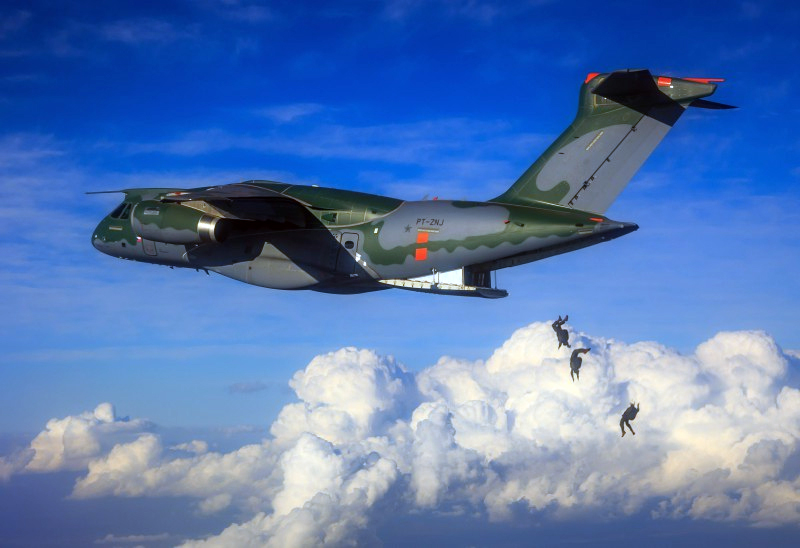 ఎంబ్రేయర్ KC-390 విమానంలో అరంగేట్రం చేసింది