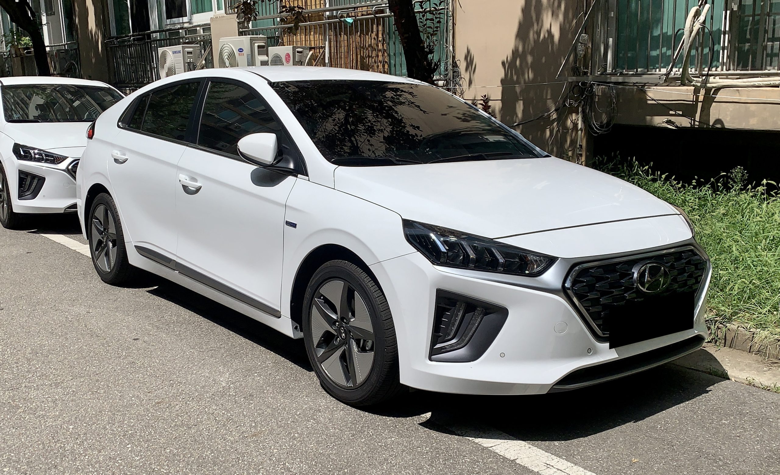 Hyundai IONIQ — первый гибридный шаг