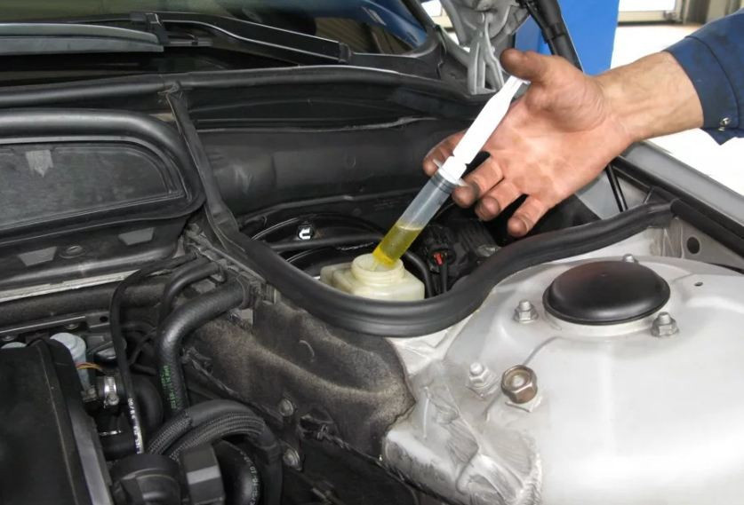 Как заменить тормозную жидкость в BMW