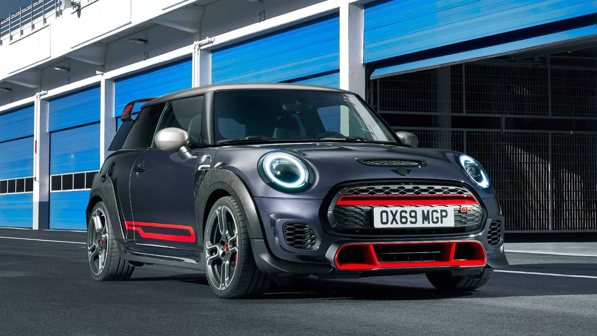 Mini John Cooper Works &#8212; заводские аплодисменты