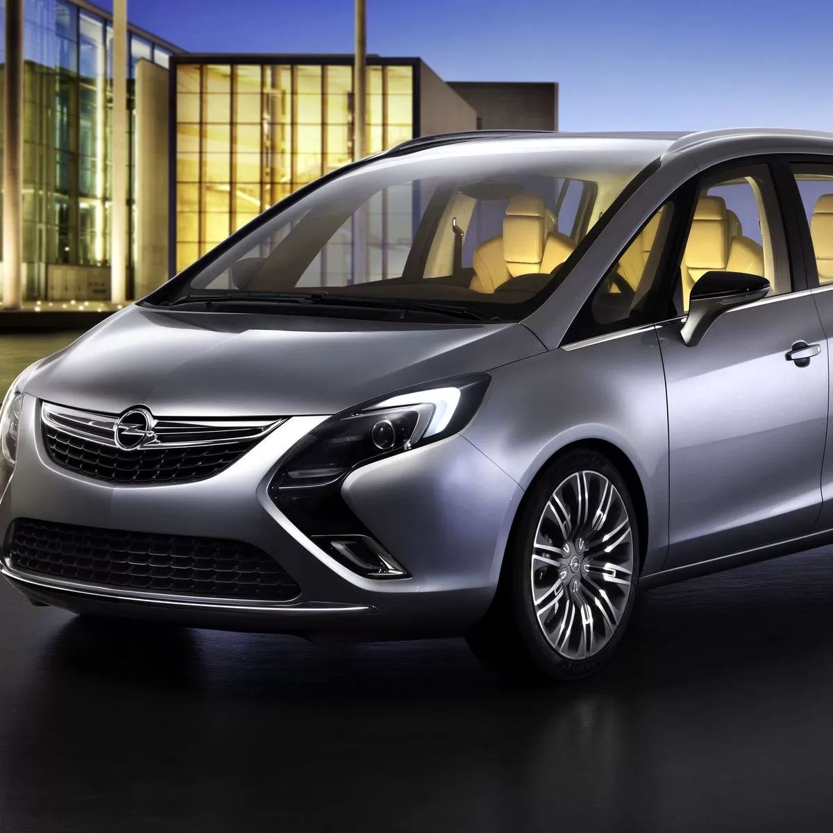 Opel Zafira Tourer Concept - сучасний поїзд