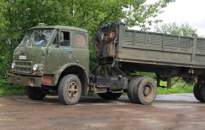 Популярный седельный тягач МАЗ-504