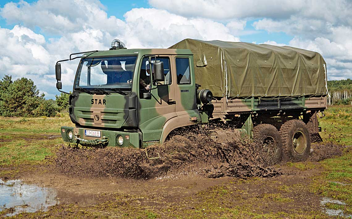 Поставки грузовиков ВВС Польши в 2018 году.