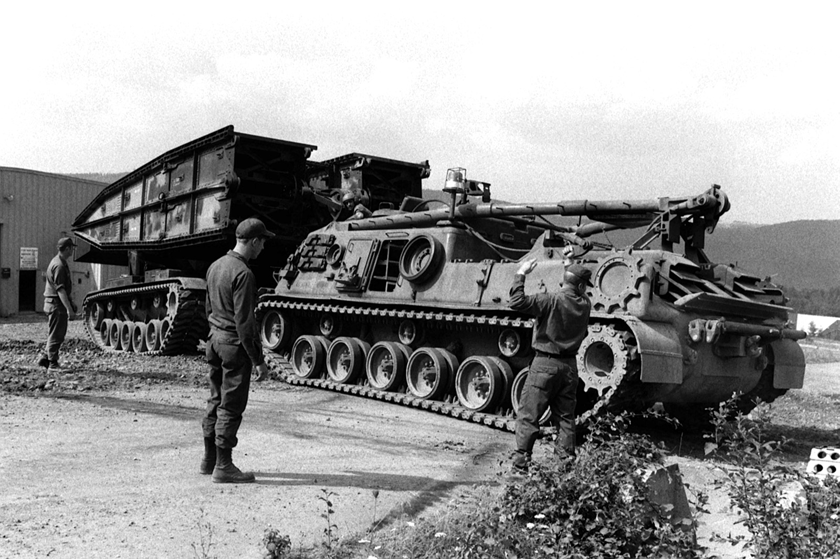 Спецавтомобили на шасси танков М48 и М60