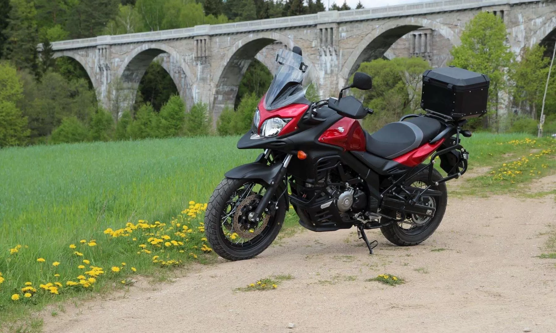 Suzuki V-Strom 650XT — неутомимый путешественник